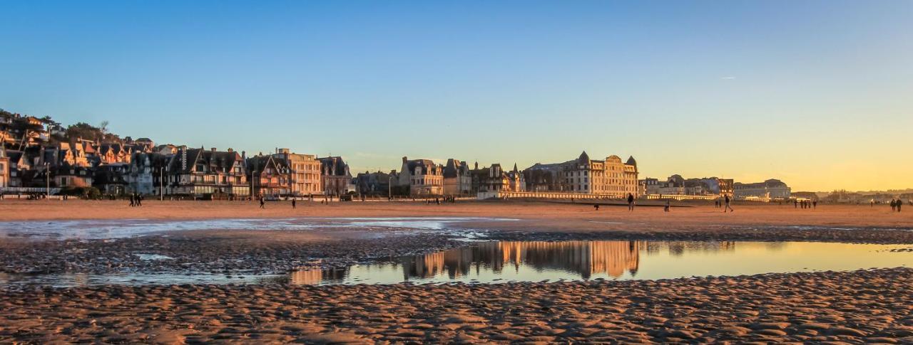 Trouville Sur Mer Vue Sur La Touque Zewnętrze zdjęcie